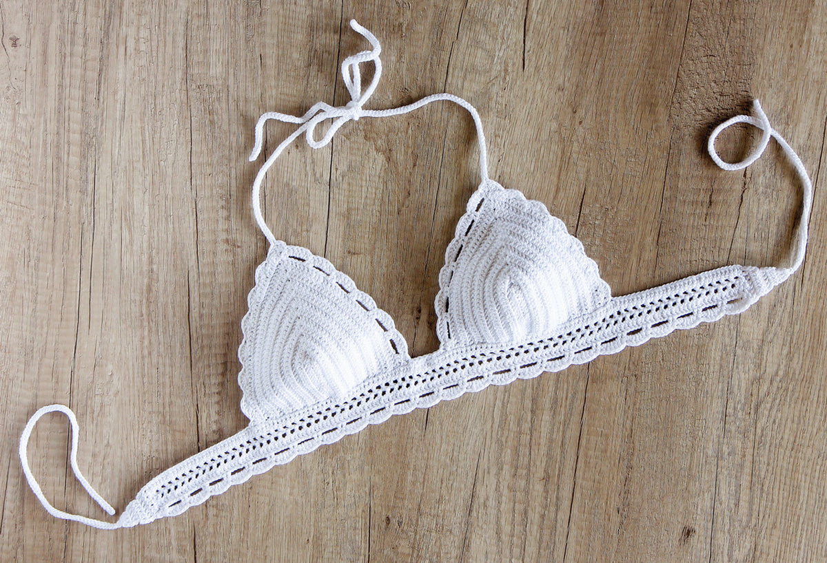white scalloped bikini top with lace